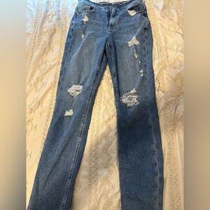 American Eagle Outfitters women’s  high-rise ripped mom jean 6 Long. Never worn.